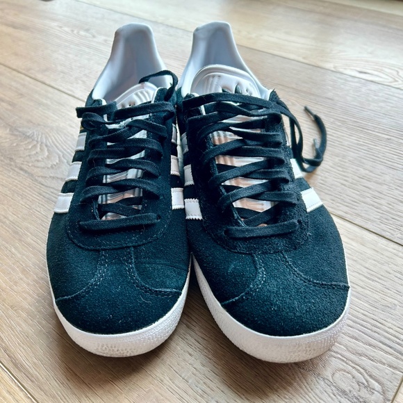 Adidas Gazelles in Black and White - Picture 2 of 7